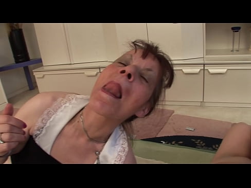 ❤️ Dúas avoas e un avó fan un trío Vídeo porno na pornografía gl.studiya-lpg-massazha-na-metro-vodnyj-stadion.ru ☑