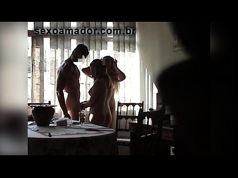 ❤️ Os amigos sexuais invitan a un home xigante e a un trío con el Vídeo porno na pornografía gl.studiya-lpg-massazha-na-metro-vodnyj-stadion.ru ☑